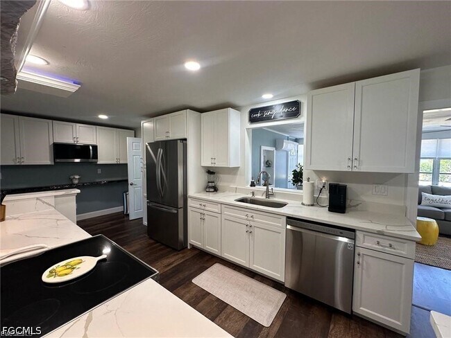 Building Photo - 723 Sabur Ct