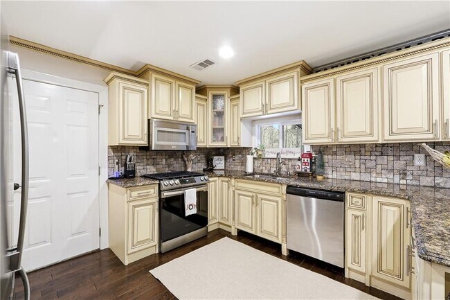 Building Photo - 5960 River Ridge Ln