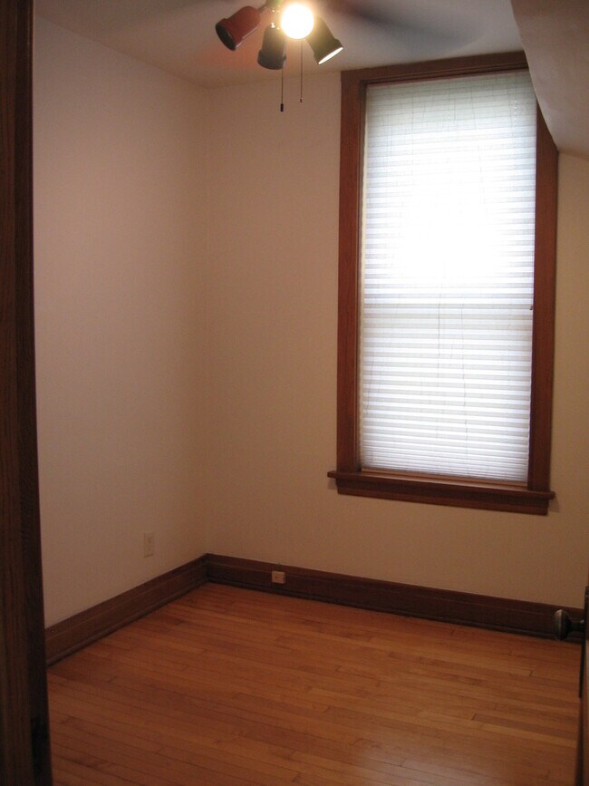 Building Photo - 3916 N Kildare Ave