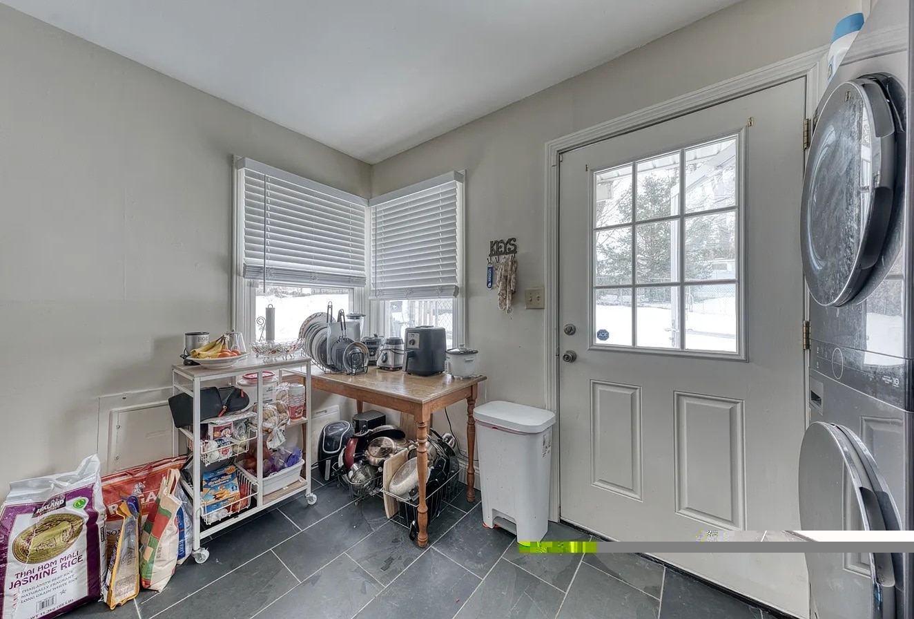 Building Photo - 69 Lynwood Dr