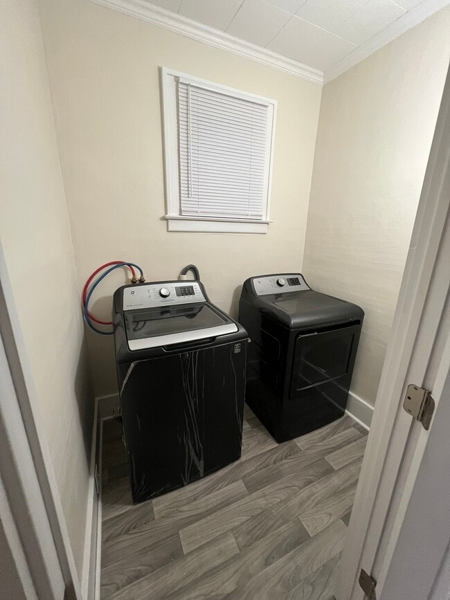 Building Photo - 104 Seward Ave