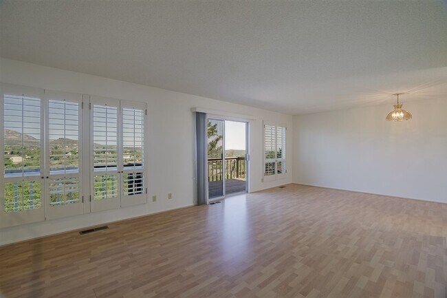 Building Photo - 3 Bedroom, 2 Bath Home with Views in Prescott!