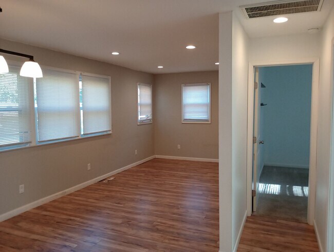 Building Photo - 3 Bedroom, 3 Bath Single Family Home for Rent