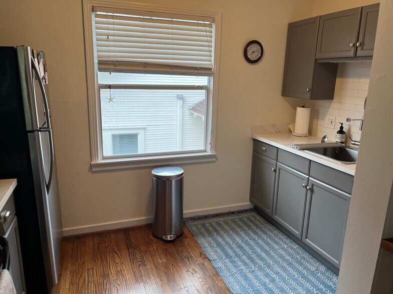 Kitchen - 1023 W Gardner St