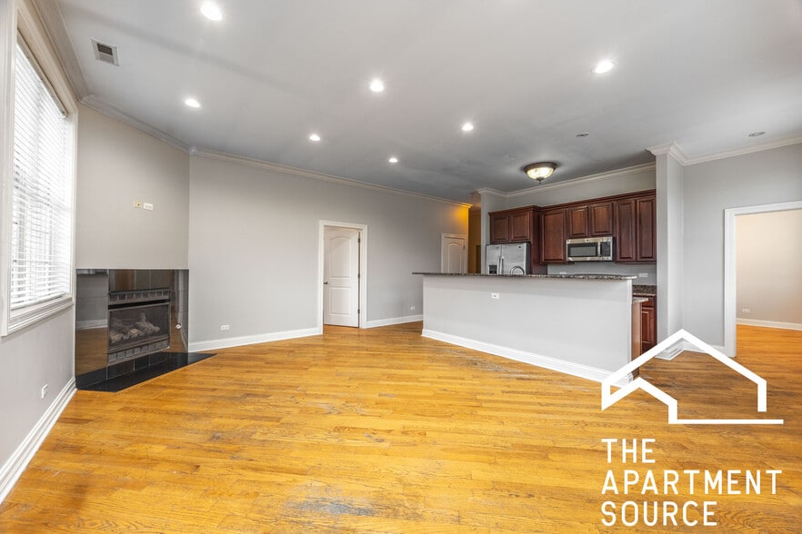 Building Photo - 2332 W Morse Ave