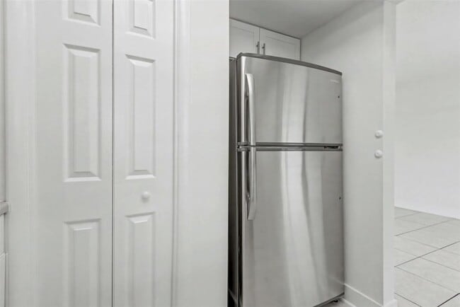 Building Photo - 6821-6825 NW 11th Place Unit 6825