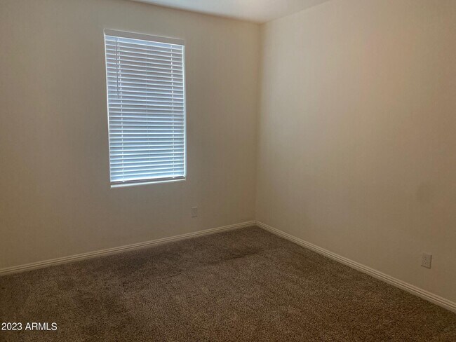 Building Photo - 826 W Nova Pl