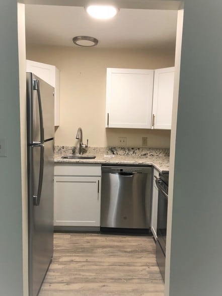 Kitchen - 5 Autumn Leaf Dr