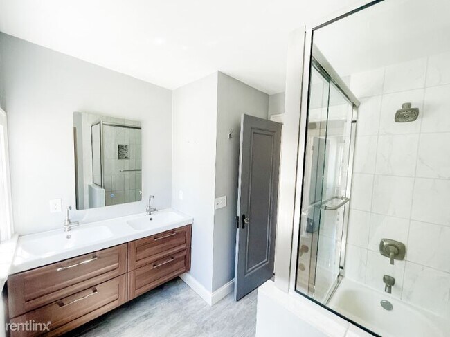 Building Photo - 3 br, 1.5 bath House - 515 Angenette Ave
