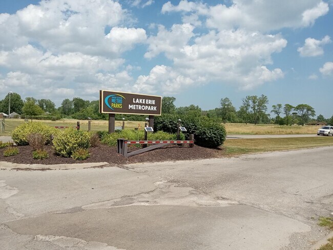 Building Photo - 20129 Huron River Dr