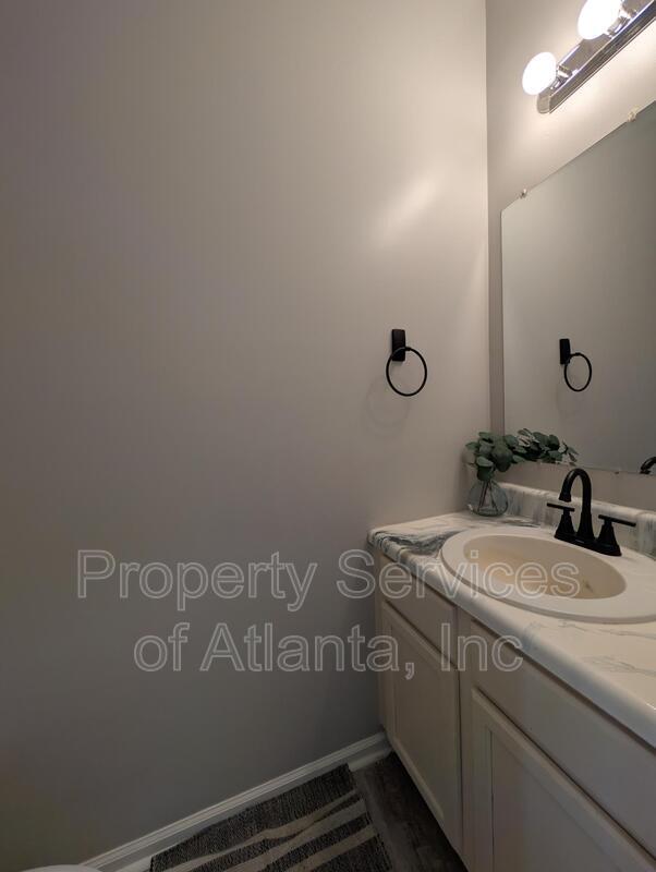 Building Photo - 5690 Hampton Ct