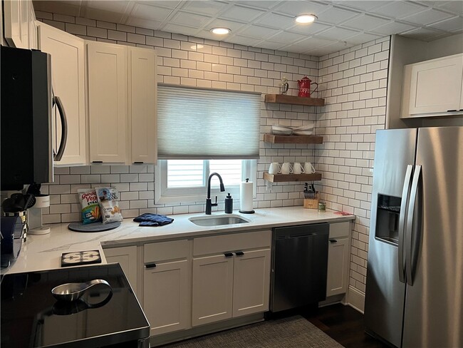 Building Photo - 36 Lansdale St