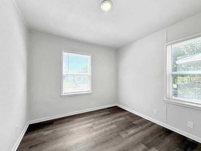 Building Photo - 3128 N Kenosha Ave