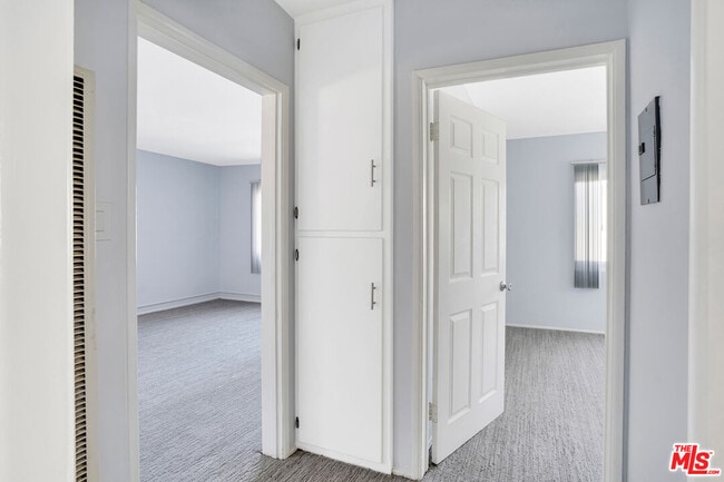 Building Photo - 176 W Elmwood Ave