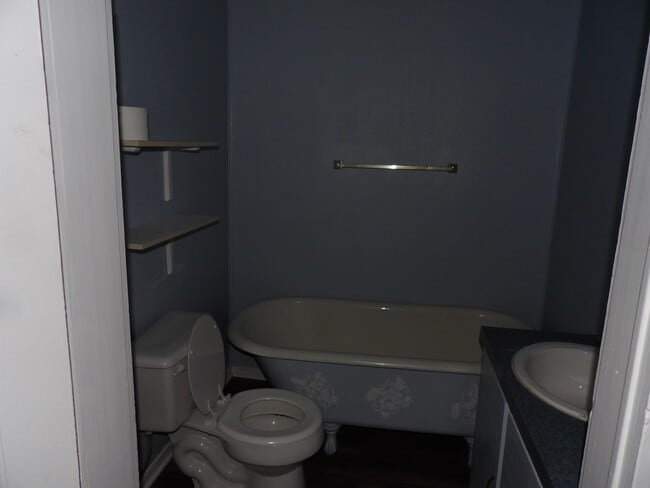 Building Photo - 505 Ave 2 NE