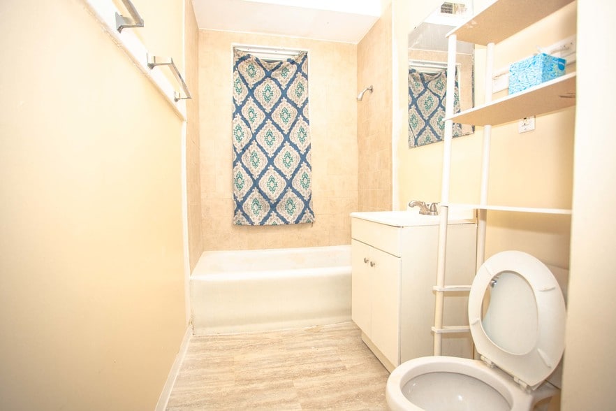 Building Photo - 5301 W Jackson Blvd