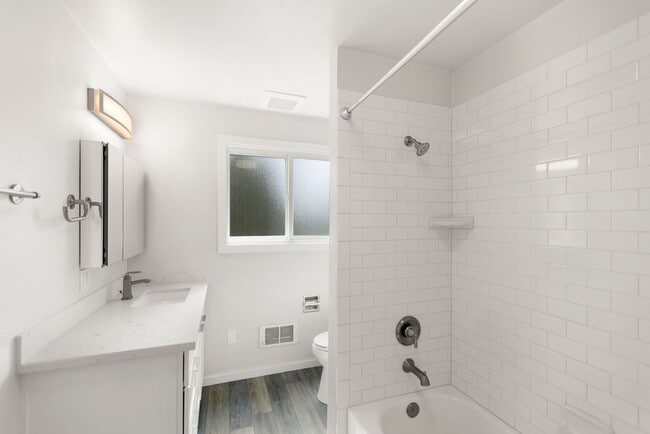 Building Photo - 211 3rd St S