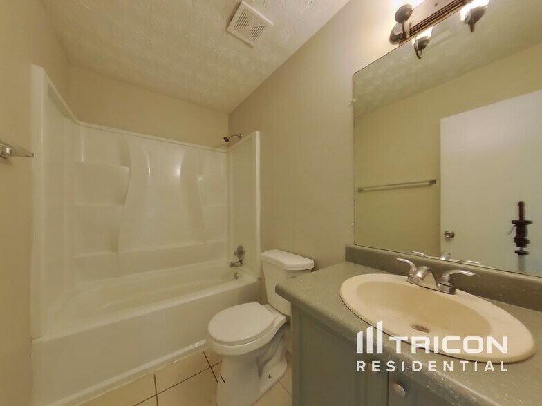 Building Photo - 55 6th Ave