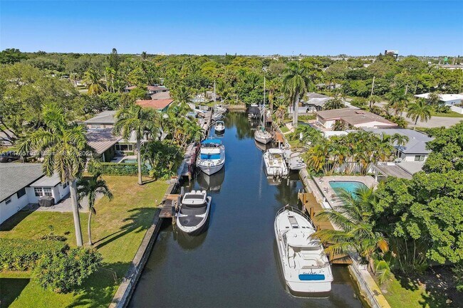 Building Photo - 1701 SW 22nd Ave