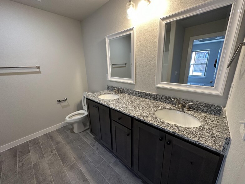 Building Photo - 451 Rama St