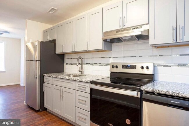 Building Photo - 2542 N Water St