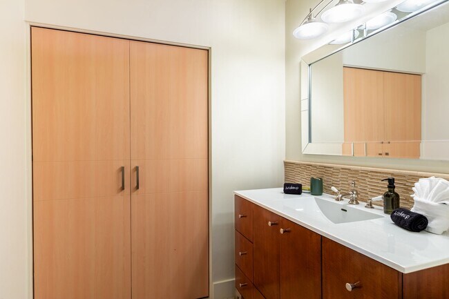 Building Photo - Luxury Oasis in Palm Springs Retreat (Monthly Only - No Long Term)