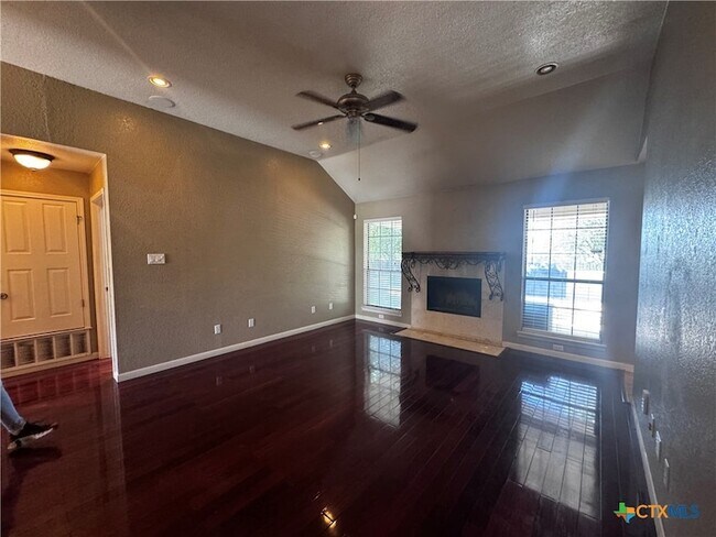 Building Photo - 1518 Chardonnay Dr