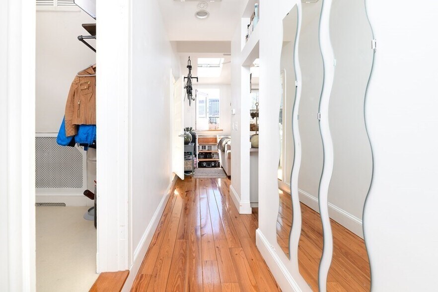 Building Photo - 256 Marlborough St