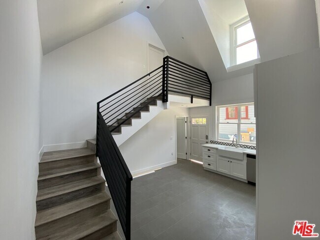 Building Photo - 1301 W 22nd St