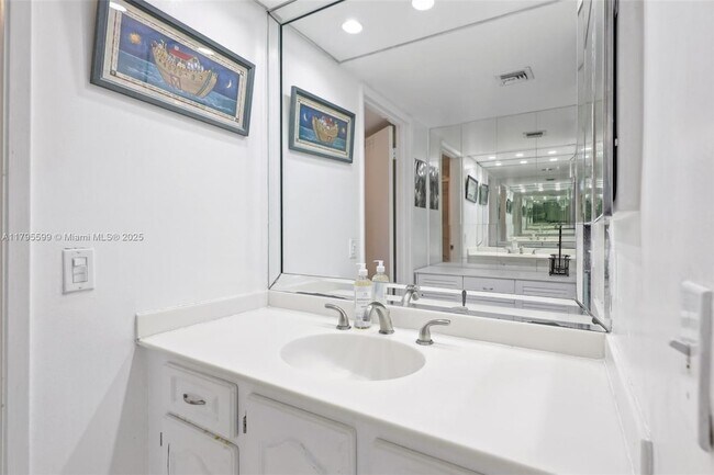 Building Photo - 1210 Bahama Bend