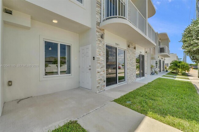 Building Photo - 25871 SW 139th Ct