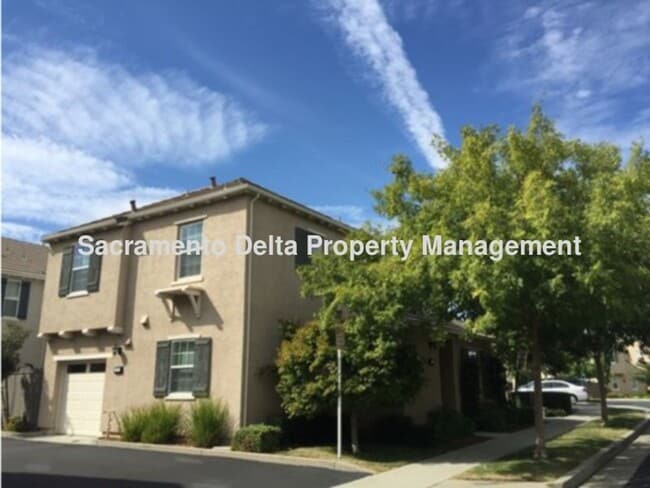 Building Photo - Avail 7/21 - 2 bedroom home in gated commu...
