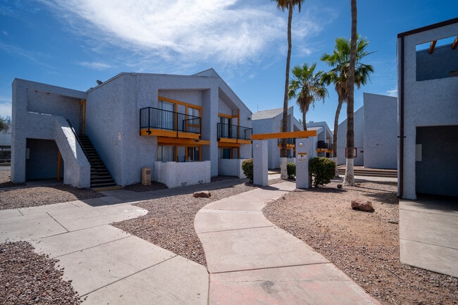 Building Photo - Phoenician Palms