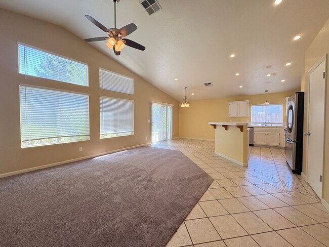 Building Photo - Three Bedroom Galt Home!