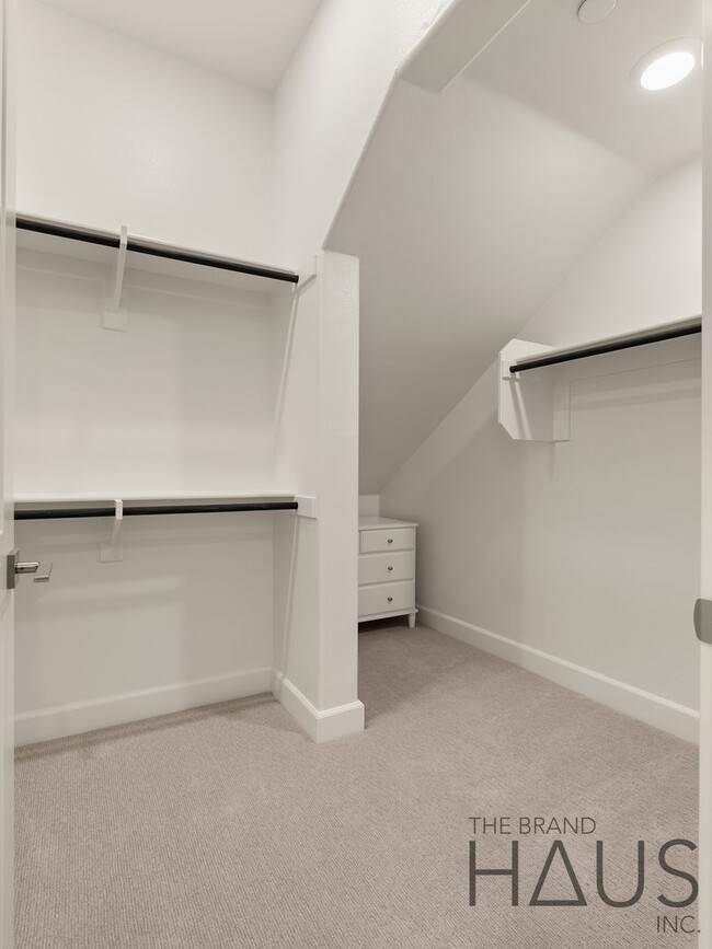 Building Photo - Rare 55+ Gated Travata Community – Bedrooms on Main + Loft + Resort-Style Amenities!