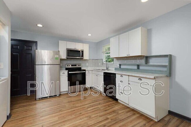 Building Photo - 249 E Hampton Ave