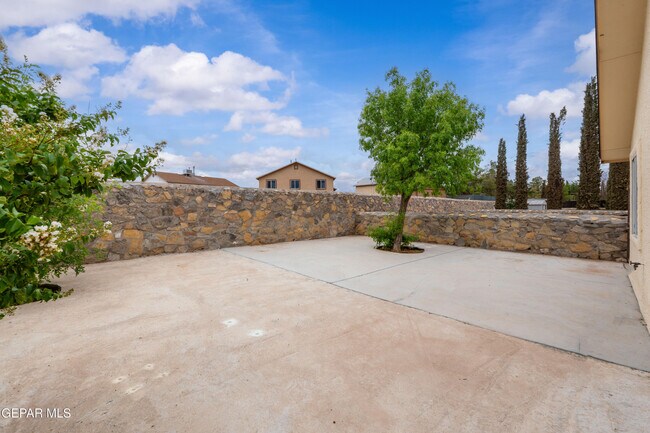 Building Photo - 12290 Tierra Bella Dr