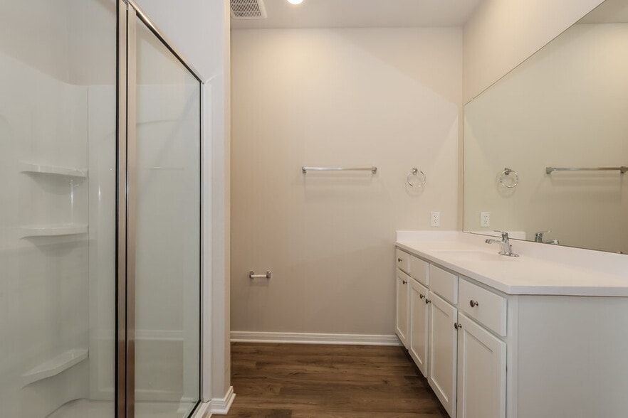 Building Photo - 15667 Plum Brk Dr