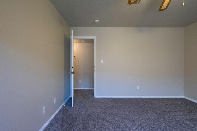 Building Photo - Spacious Updated Townhome in Downtown St. ...
