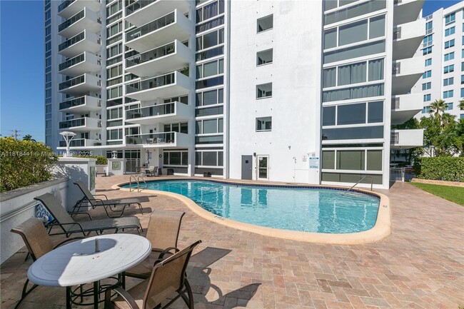 Building Photo - 2715 N Ocean Blvd