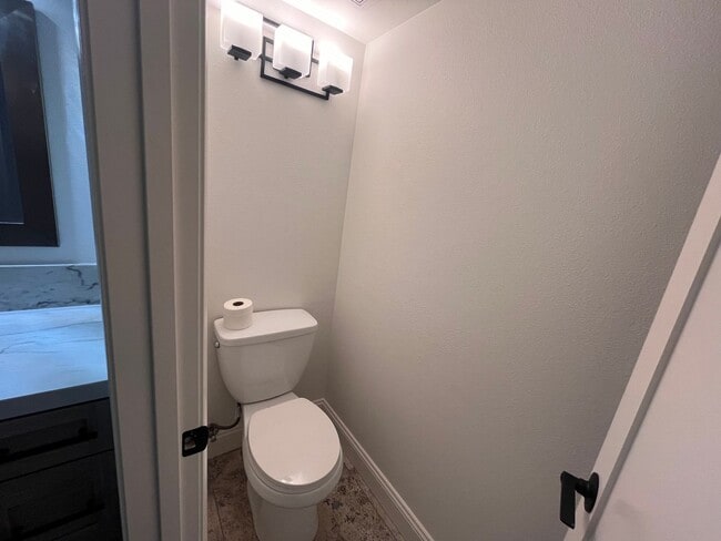 Building Photo - Bright and Spacious 3-Bedroom Home in the Heart of South Davis