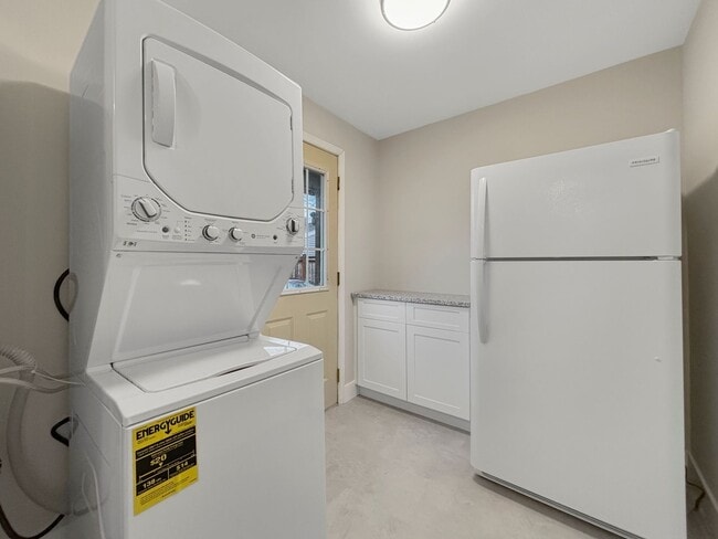 Building Photo - 2725 Dupont Ave S