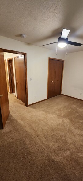 Building Photo - 1390 Daleview Dr
