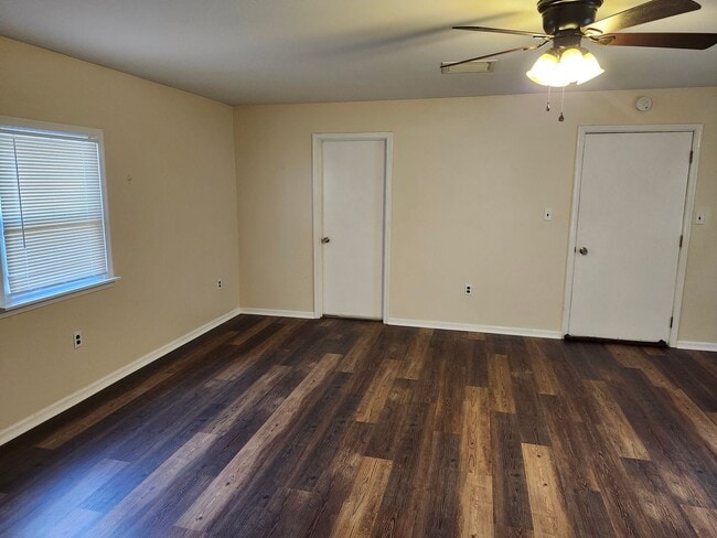 Building Photo - Recently renovated 3-bedroom, 1.5 bath twin in family-friendly Forest Brook Glen, Wilmington for ...