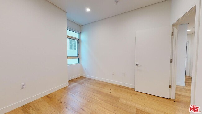 Building Photo - 938 Orange Grove Ave