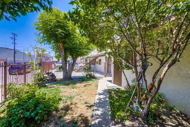 Building Photo - 6221 Brynhurst Ave