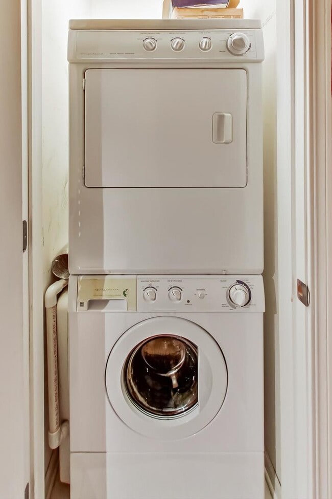 Building Photo - 6436 Roosevelt Rd