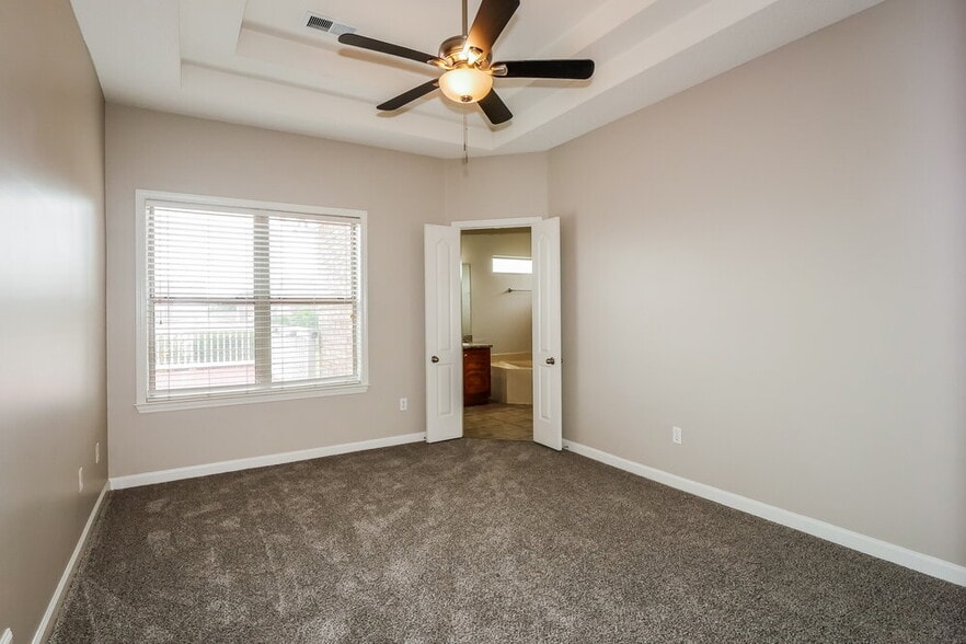 Building Photo - 60 Penny Ln
