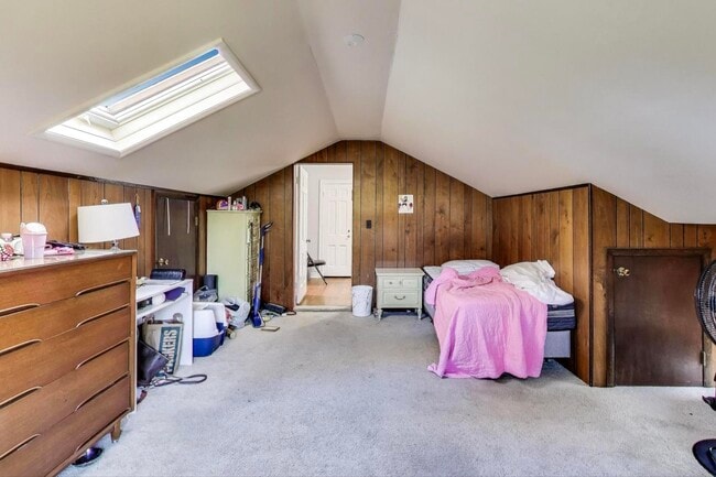 Building Photo - 4350 Bobolink Terrace