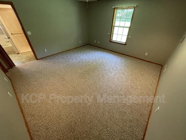 Building Photo - 116 Dub's Way